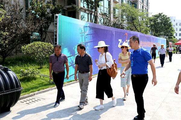 参加全省农村改厕工作现场会全体人员至我公司现场观摩